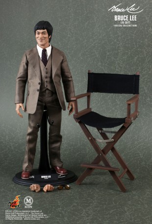 Hot Toys BRUCE LEE (IN SUIT) 1/6TH SCALE FIGURE